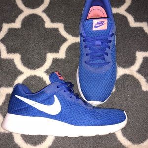 Nike tennis shoes
